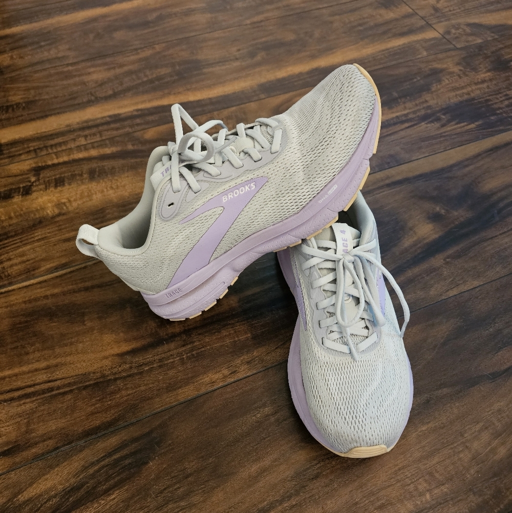Brooks Women’s Athletic Shoes — Light Gray with Lavender Trim